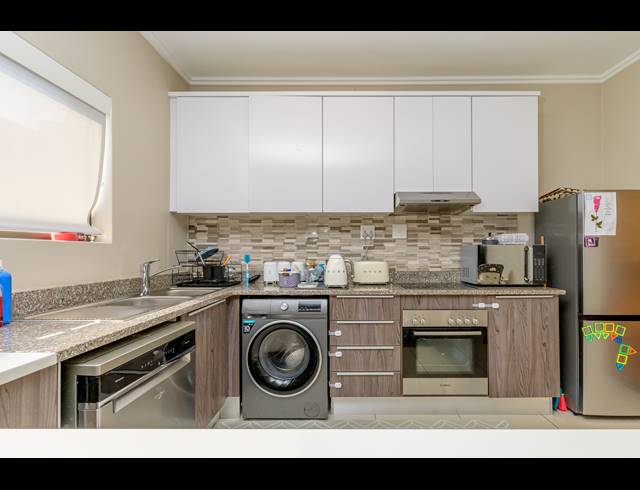 2 BEDROOM APARTMENT FOR SALE IN UMHLANGA RIDGE